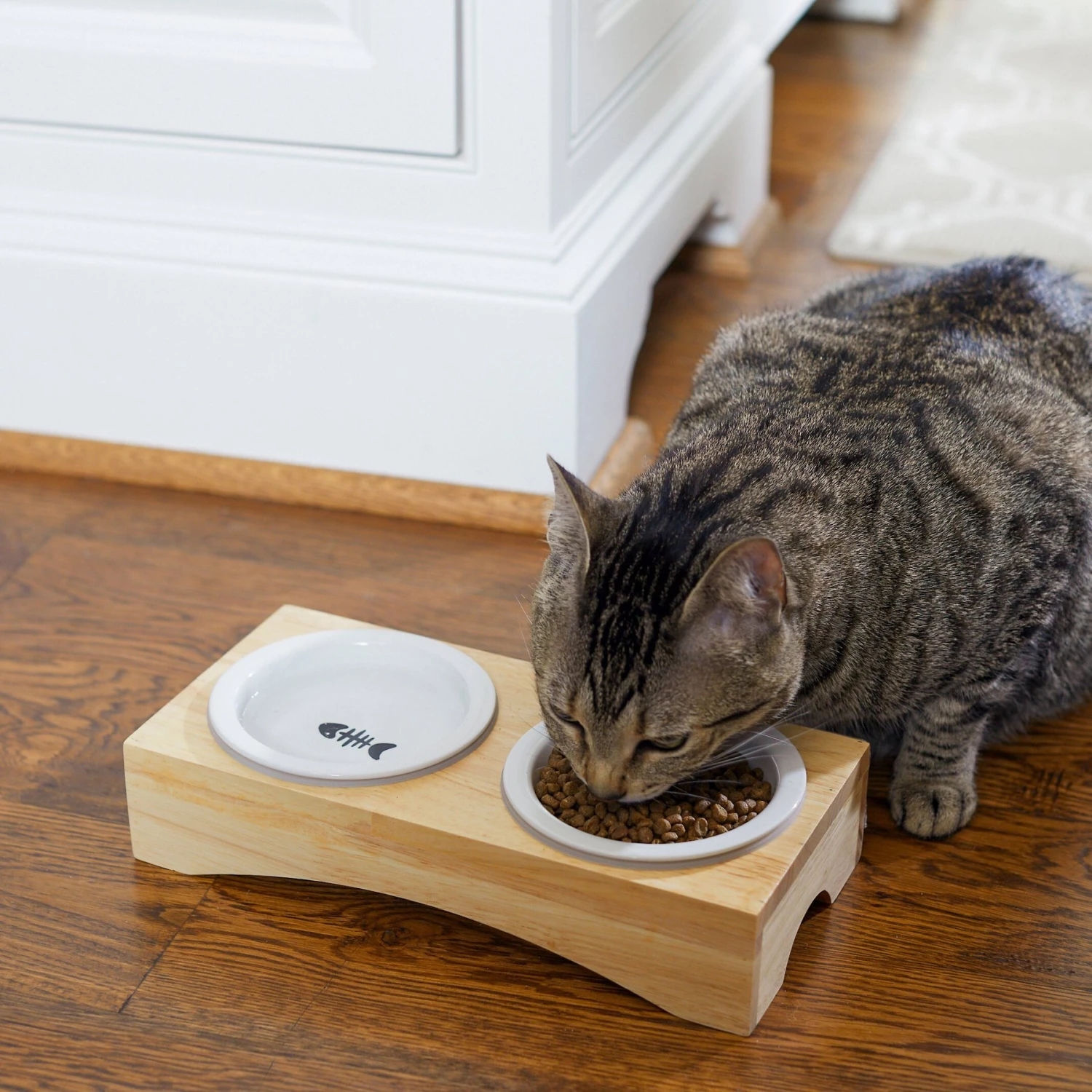 Frisco Double Elevated Cat Bowl With Wood Stand - Image 3